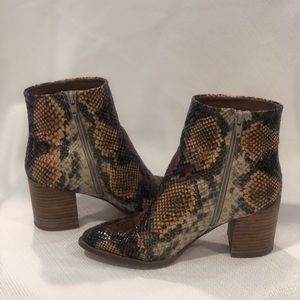 Report Women’s Trixi Anckle Bootie, size 6:5 Snake Skin Leather.